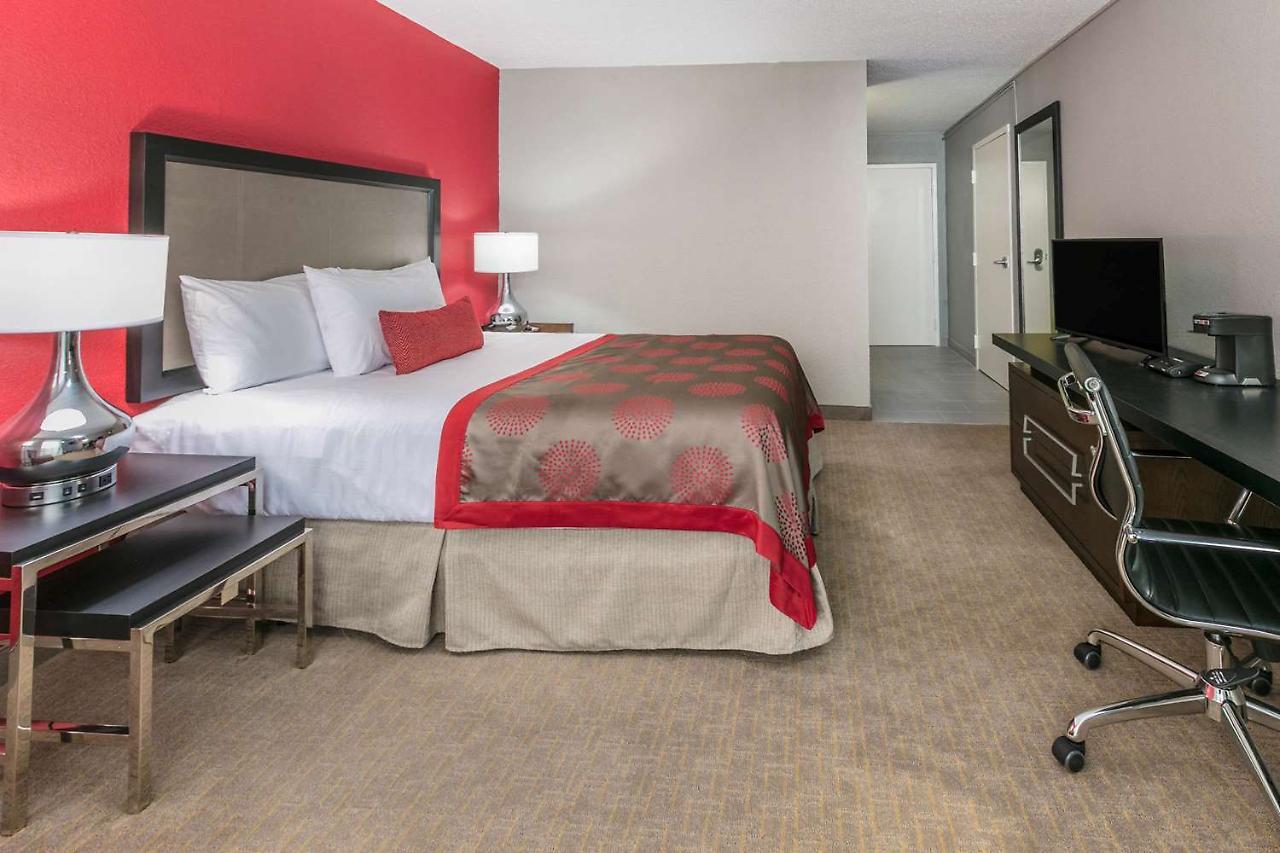 Ramada By Wyndham Texarkana Exterior photo